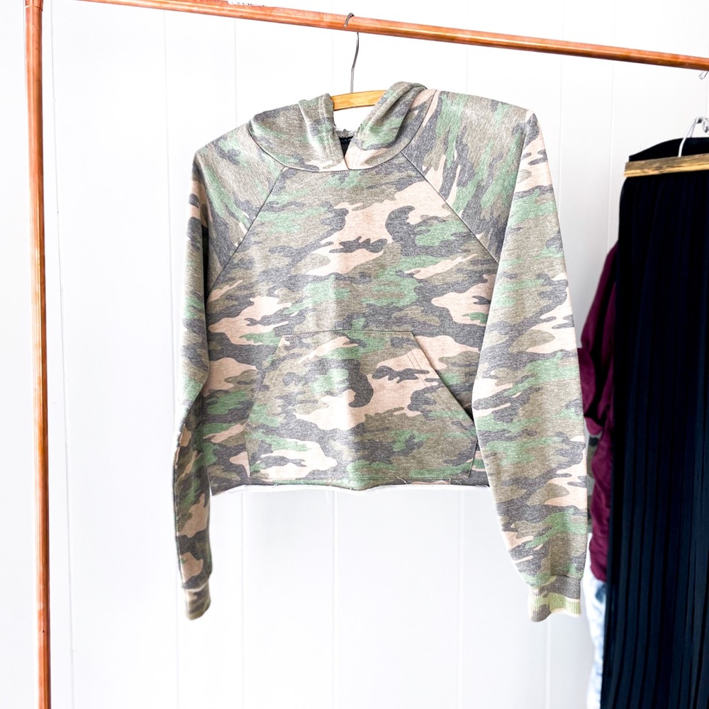 Raw Hem Cropped Camo Hoodie